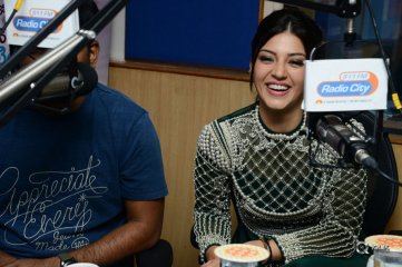 Mahanubhavudu Movie Team At Radio City